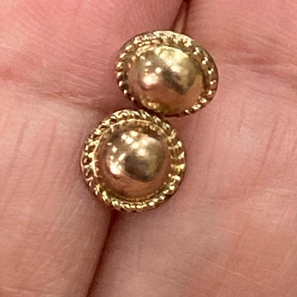 9k Elegant Gold round Studs Earrings